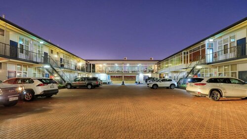 Comfort Inn Crystal Broken Hill, Забронировать Отель Брокен-Хилл Новый Южный Уэльс, рядом с Железнодорожный и исторический музей Sulphide Street