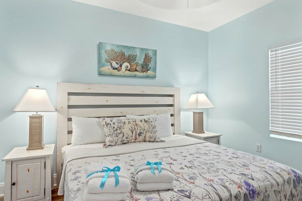 Laketown Wharf 624 - Catch The Breeze