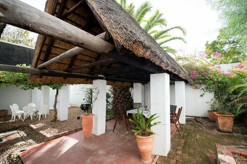 Classic Lodge - Cape Dutch Quarters, Забронировать Отель Отели Swartland с бассейном, Бассейн