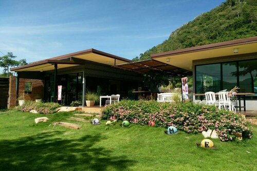 Rabbit Hill Cafe and Resort @ Khao Yai, Забронировать Курортный отель Пакчонг 