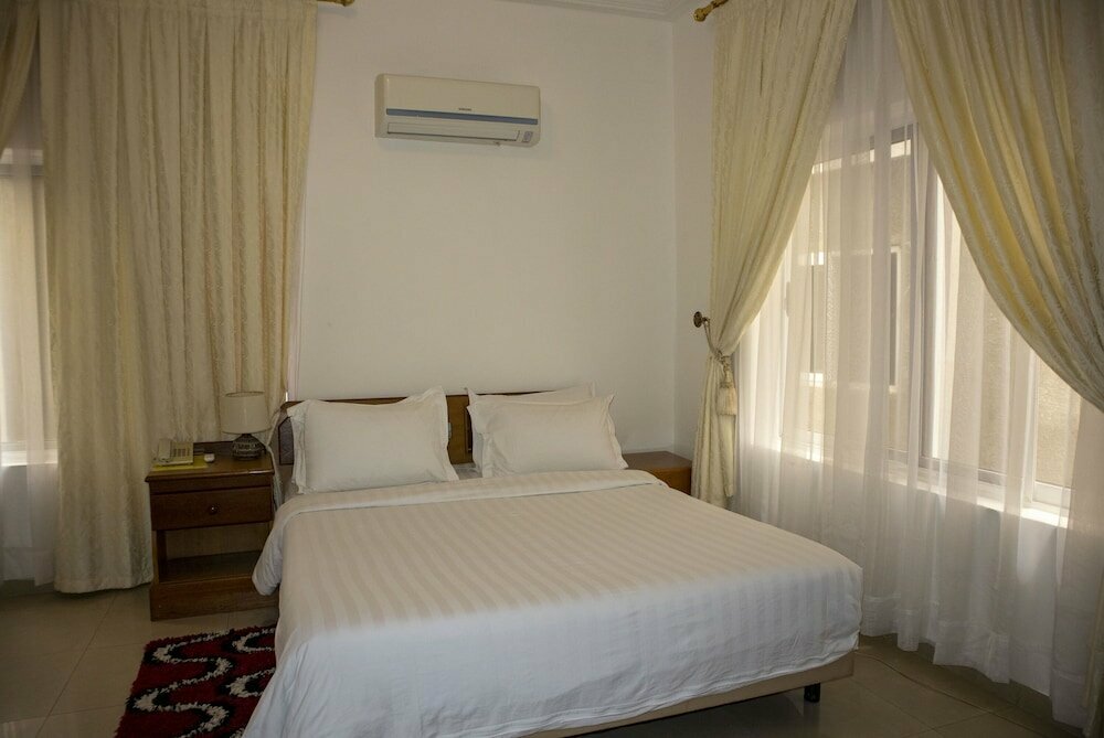 His Majesty's Hotel and Apartments