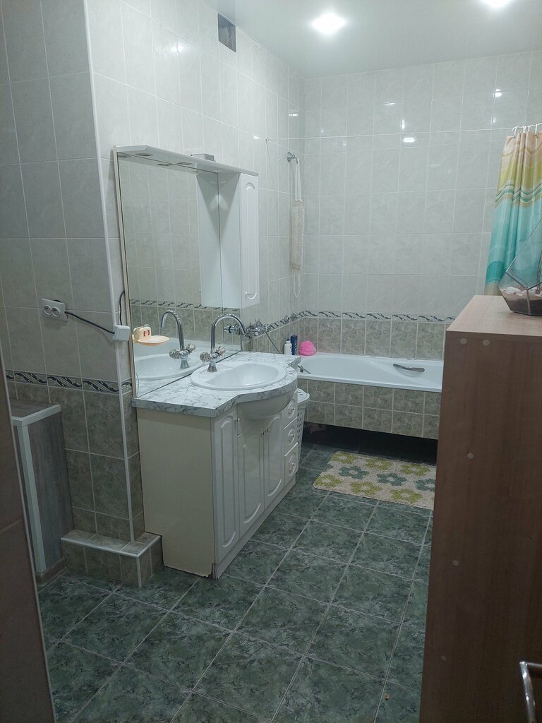 Kruglogodichnyy Teplyy basseyn