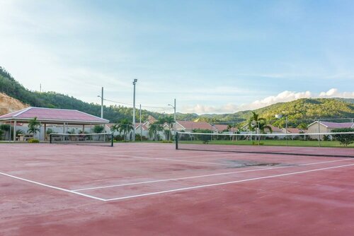 Taylormade Golf Retreat, Đặt Nhà nghỉ dưỡng Khách sạn tại Portmore có Hồ bơi, Hồ bơi