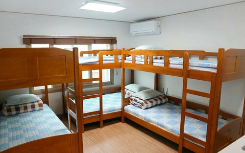Blue Island Guesthouse, Забронировать Хостел Pyoseon Согвипхо