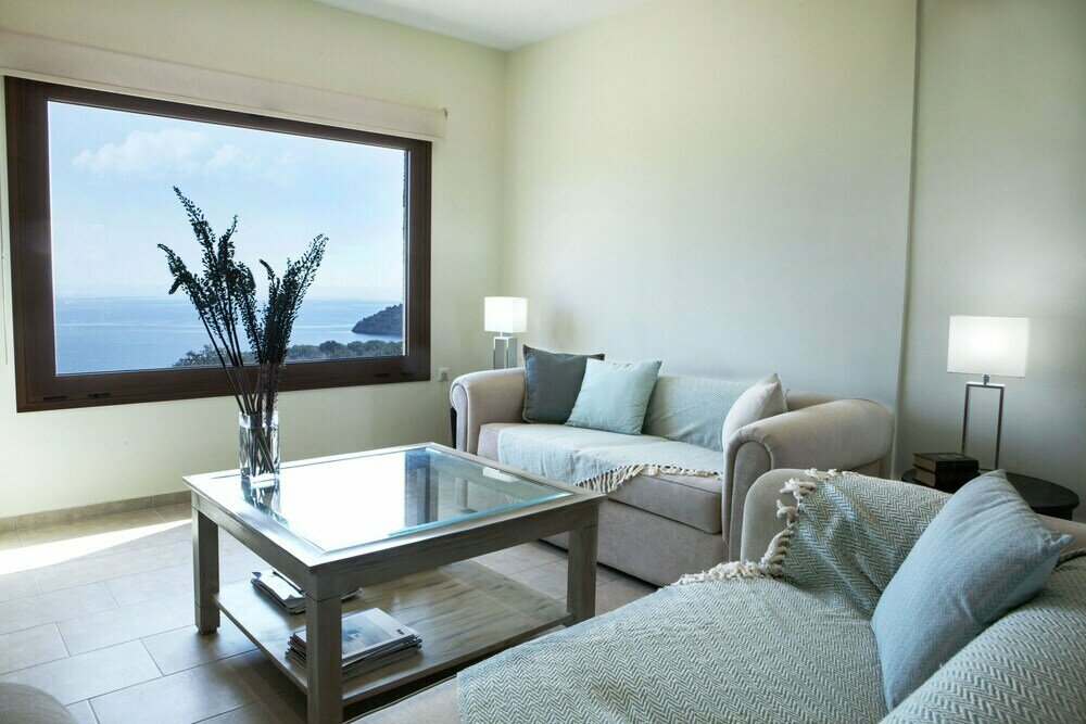 Family Vacation home with Views in Heart of Mani