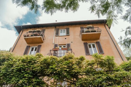 La Casetta di Erica, Забронировать Отель Отели Комо с парковкой, рядом с Железнодорожный вокзал Комо Борги, Парковка