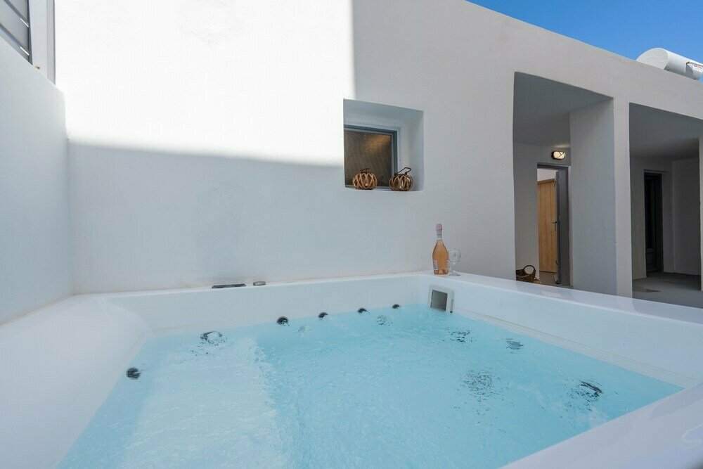 Villa Tholos with Private Jacuzzi