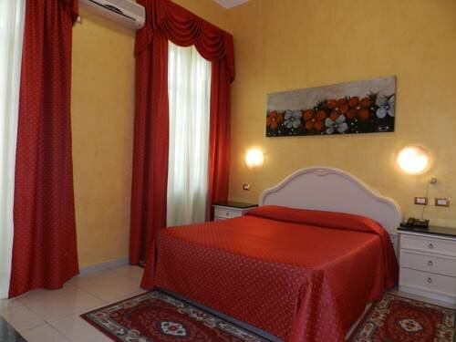 Hotel Antico Distretto, Забронировать Отель Чентро Сторико Турин, рядом с Vinzaglio Metro Station