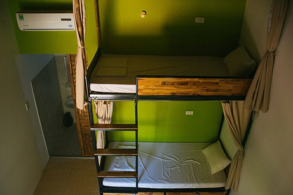 Tropic Hostel And Restaurant