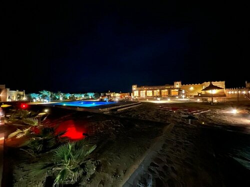 Yakout Merzoga Luxury Camp Camping, Book Campingplads Hoteller i Meknes-Tafilalet med pool, Swimmingpool
