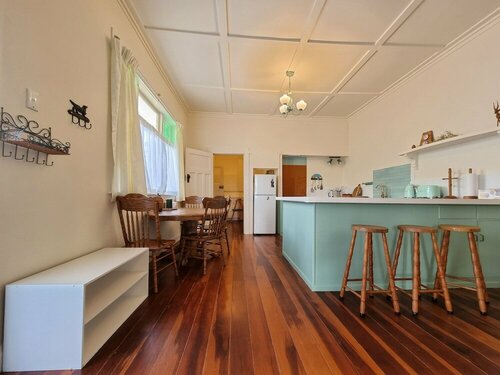 4 Bedroom Character House Papakura, Rezervasyon Otel Papakura Auckland
