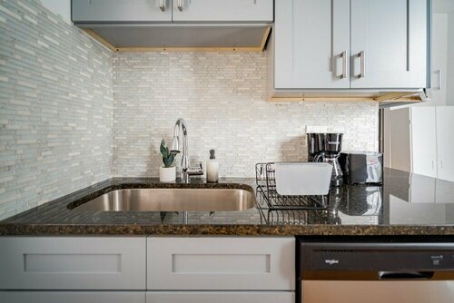 2BR Apt in Lively Ngbrhood Wrigley Field, Забронировать Отель Lakeview Чикаго