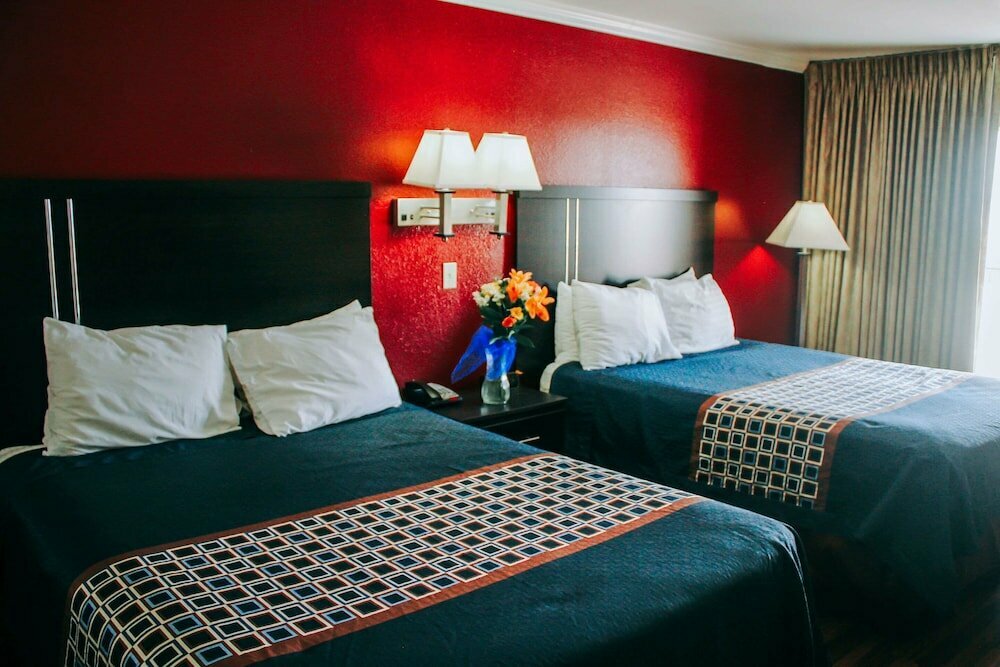 Rodeway Inn & Suites
