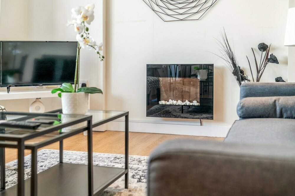 Swanky Stratford Duplex Apartment