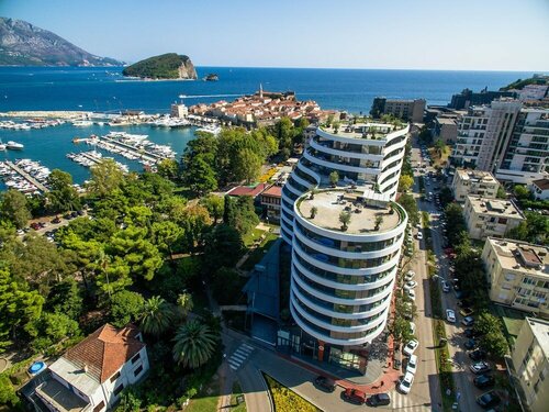 Royal Gardens Apartments, Забронировать Апартаменты/квартира Отели Будванская ривьеры с парковкой, рядом с Ночной клуб Omnia, Парковка