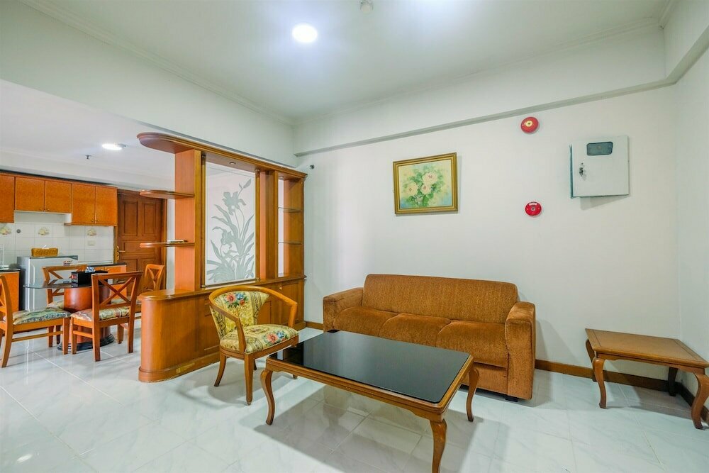 Homey and Spacious 3br Kondominium Juanda Apartment