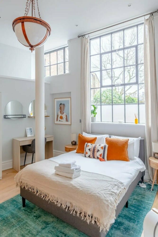 Bright and Stylish 2 Bedroom Flat in Chiswick