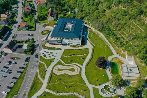 Nuhr Medical - Hotel & Restaurant - Ab 2 Nächte von 13 Feb 26 - 15 Feb 26 Kostenlose Zimmerdekoration & 1 Flasche Sekt für den Valentinstag, Champagner & Kaviar am 14 Feb um 18 Uhr bitte Tisch vorreservieren, Забронировать Отель Отели Зенфтенберг с бассейном, Бассейн