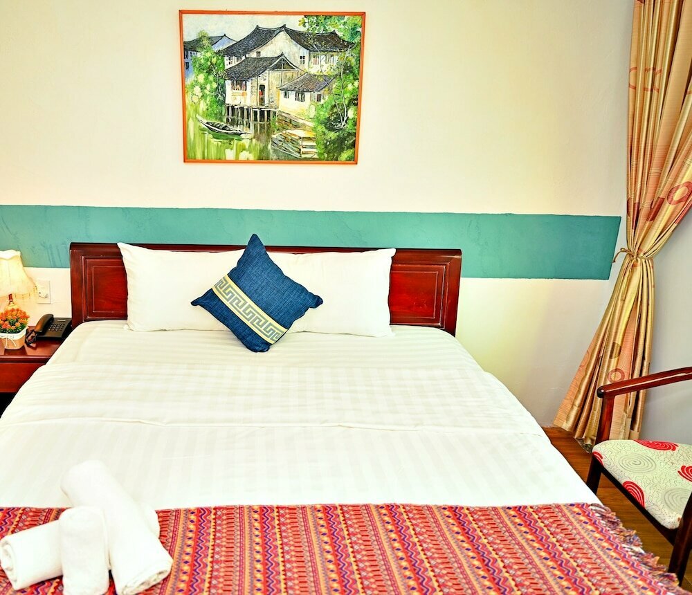Hanz Cosmos Central Hotel