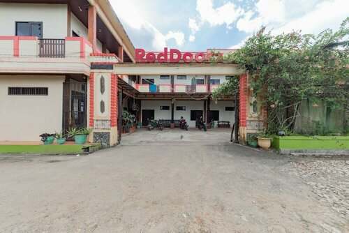 RedDoorz near Samarinda Square, Rezervovat Penzión se snídaní Hotely v Kalimantan s parkováním, Parkování