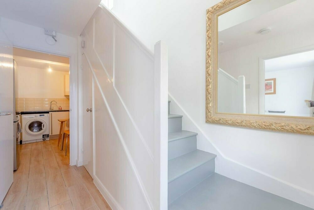 1BD Flat With Patio - 5 min to London City Airport