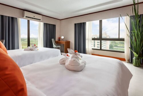 7 Days Premium Hotel Bangna - Suvarnbhumi Airport, Забронировать Отель Отели Chachoengsao Province с бассейном, Бассейн