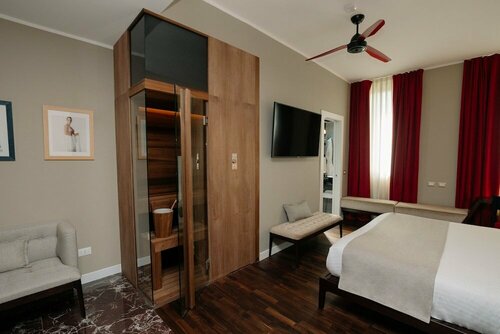 10 KEYS MILANO, Book Hotel P. Vittoria Milan