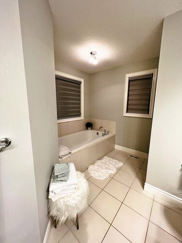 Spacious Private Comfortable Home, Prenota Hotel Hotel a Ontario con parcheggio, Parcheggio