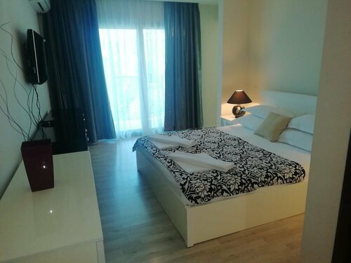 Apartments and Rooms Grand Palazzo, Забронировать Апартаменты/квартира Отели Будванская ривьеры с парковкой, рядом с Пляж Словенска, Парковка