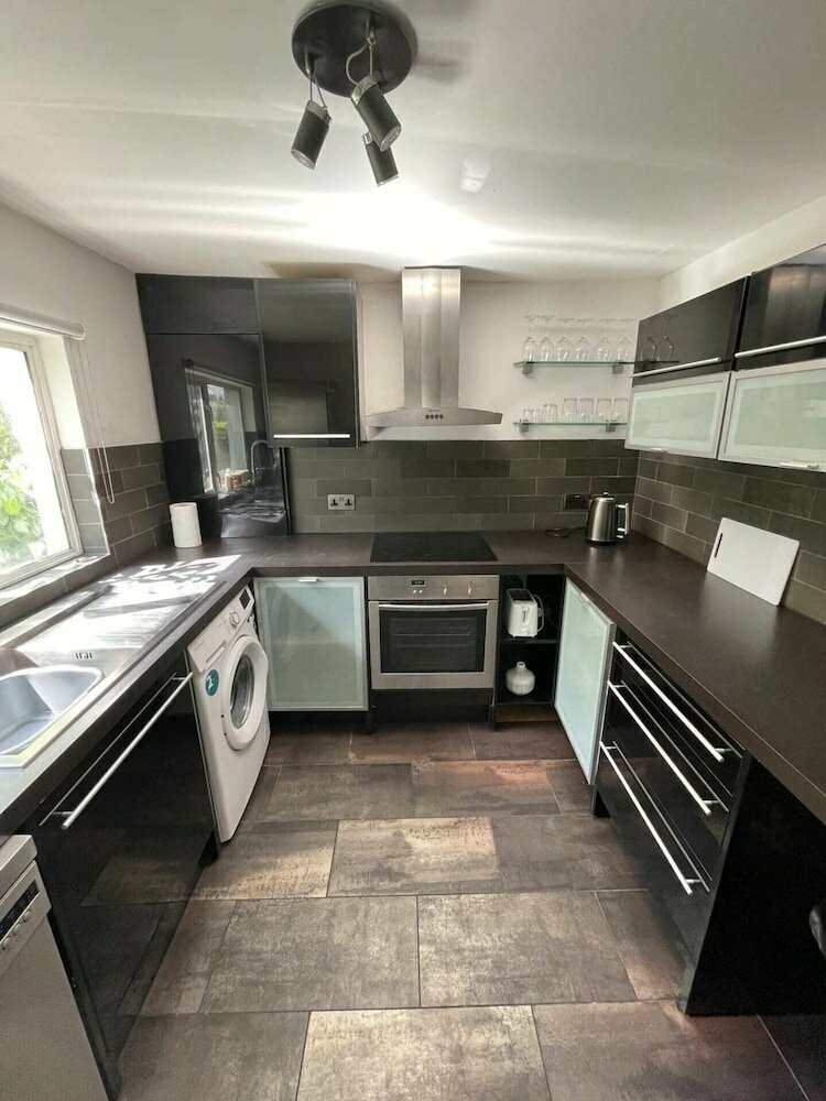Bright & Beautiful 1BD Flat - South Wimbledon