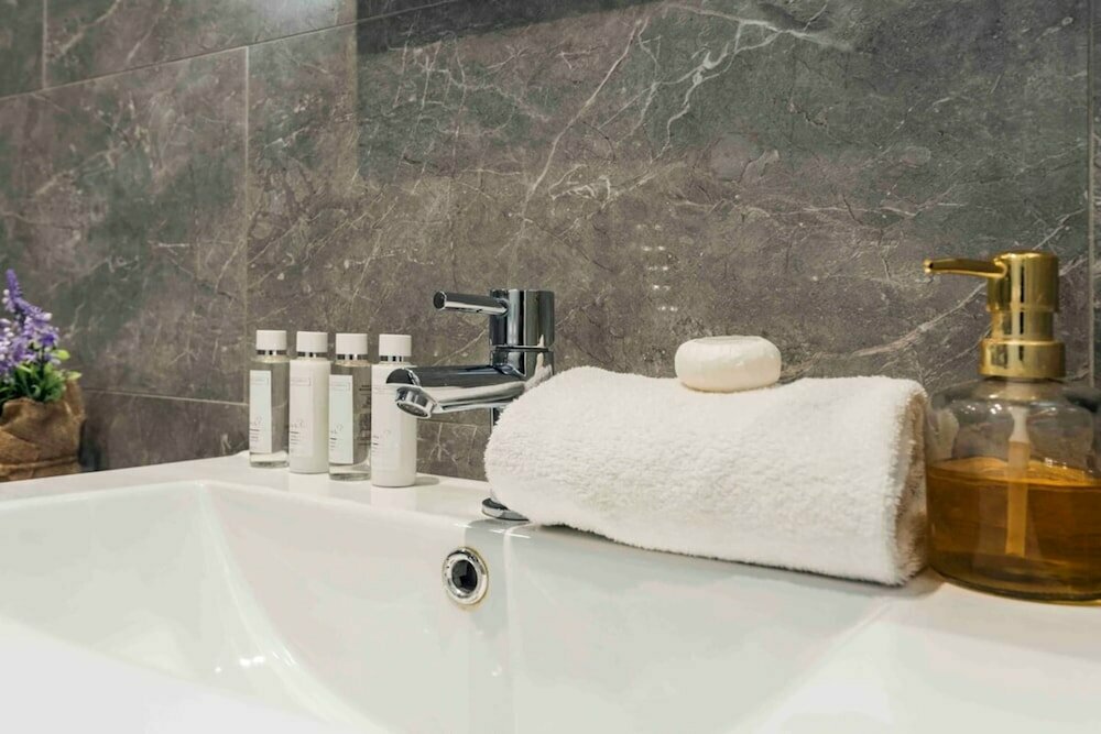 Bright and Modern Bayswater Apartment