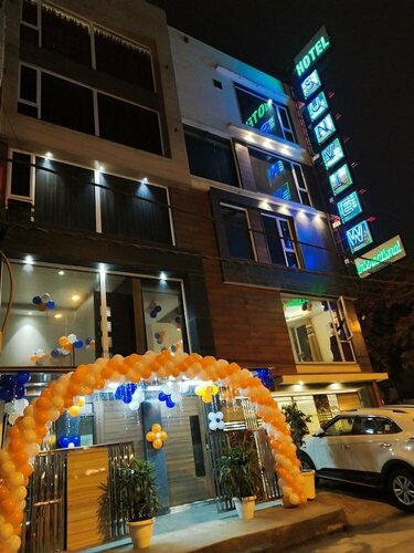 Capital O 10316 Hotel Sun View International, Забронировать Отель Карол-Бах 