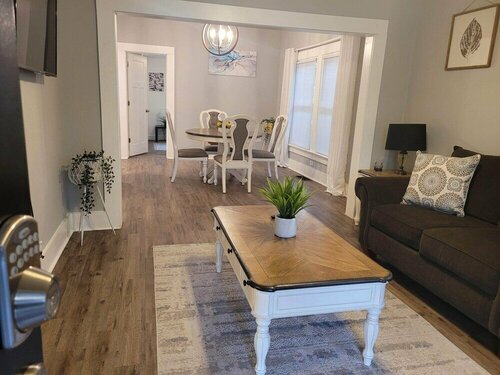 Charming 3b-1b Westside Indy, Book Pension Indianapolis Indiana