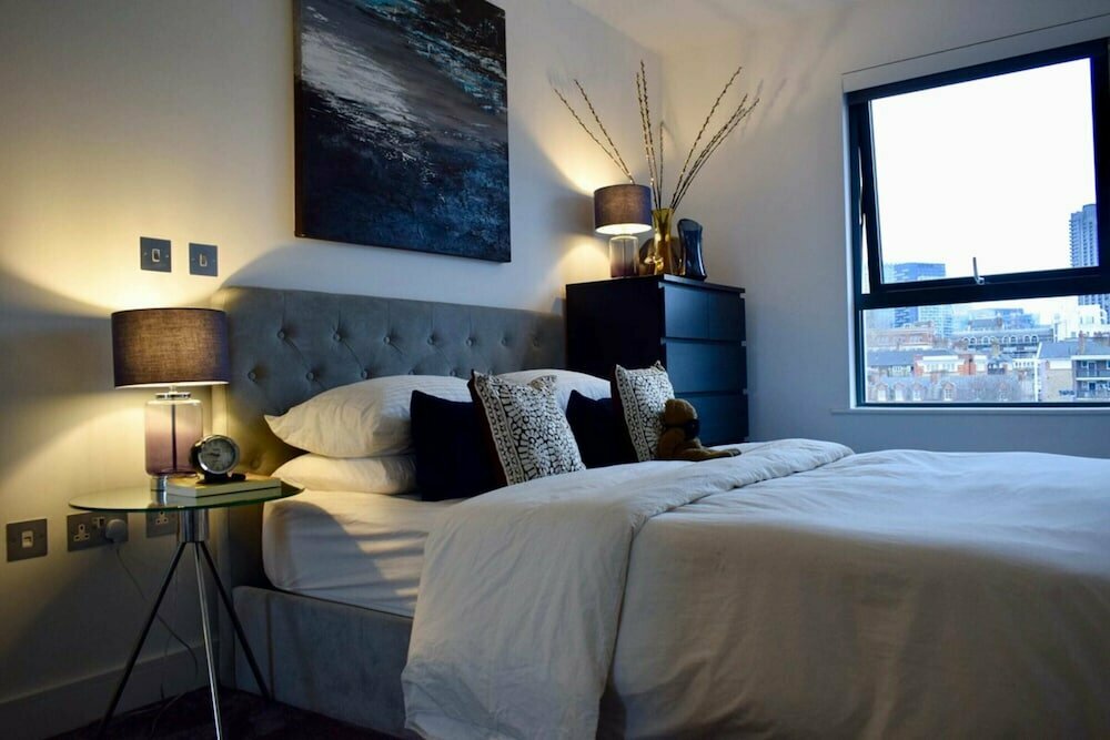 Contemporary 1 Bedroom Flat With Stunning London View