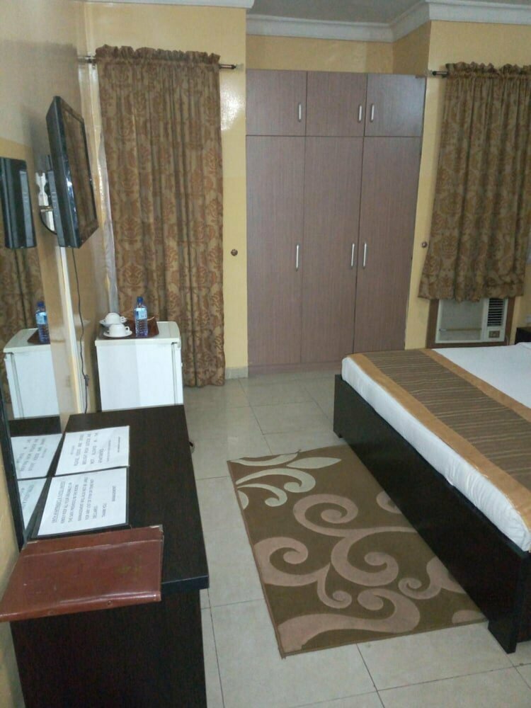 ERiTH APARTMENT & SUITES