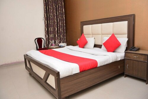 Room-hotel Mayank Plaza-near IGI Airport, Забронировать Отель Отели Махипалпур с парковкой, Парковка