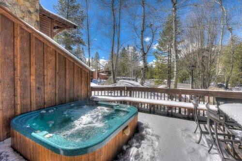 Ridge Court Barrel Relax in Private Hot Tub, Забронировать Дом для отпуска Олимпик-Вэлли Скво-Вэлли
