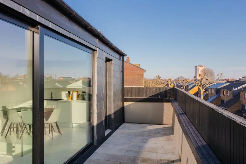 Unique and Sun Filled 2 Bedroom Flat With Balcony -hackney