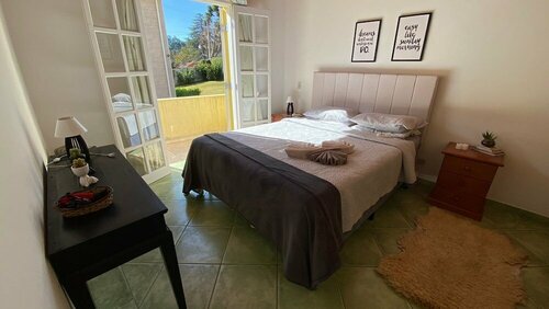 Villa 209 sua casa em Campos do Jordão, Забронировать Вилла Отели Сан-Паулу с парковкой, Парковка