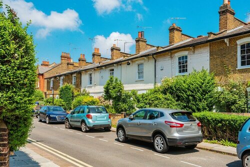 Enchanting Hammersmith Home Close to Shepherds Bush by Underthedoormat, Забронировать Дом для отпуска Отели Большого Лондона с парковкой, Парковка