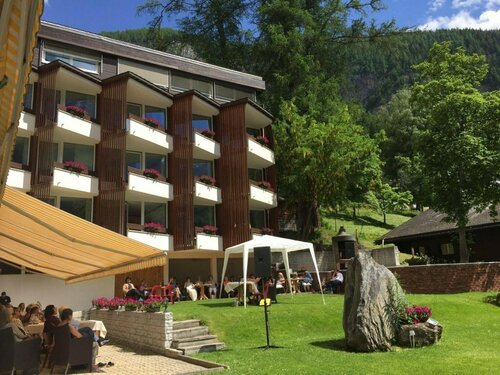 Hotel Quellenhof Leukerbad, Забронировать Отель Лейкербад Вале