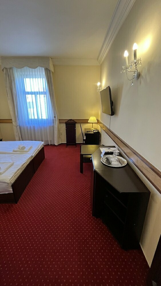 FLEUR DE LIS HOTEL