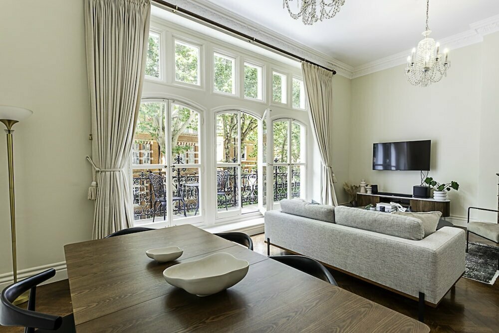 Lovely, Stylish Two-bedroom Kensington Home