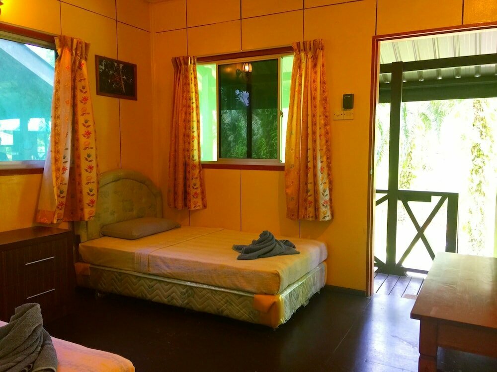 Sukau Backpackers B&b