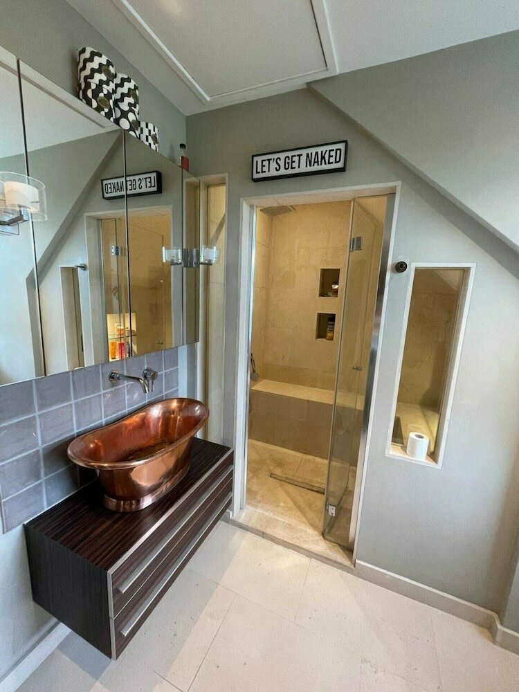 Gorgeous 1BD Flat With Steam Room - South Woodford
