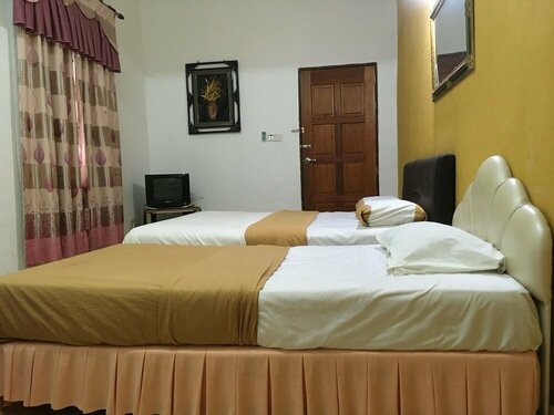 Anisaa Inn By OYO Rooms, Book Hotel Hoteller i Kelantan med parkering, Parkering