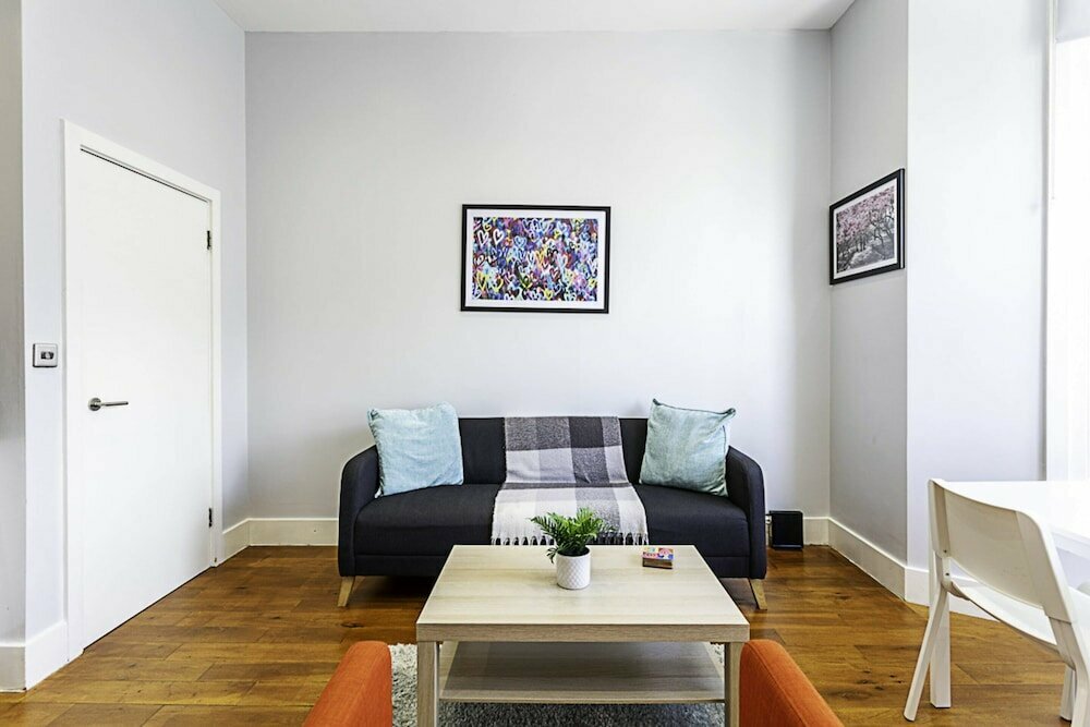 Refurbished St. johns Hill Apartment