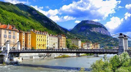 Hôtel le Néron, Book Hotel Hoteller i Rhône-Alps med parkering, Parkering
