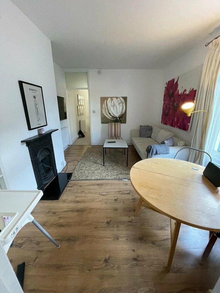 Charming and Serene 2 Bedroom Flat - Sands End