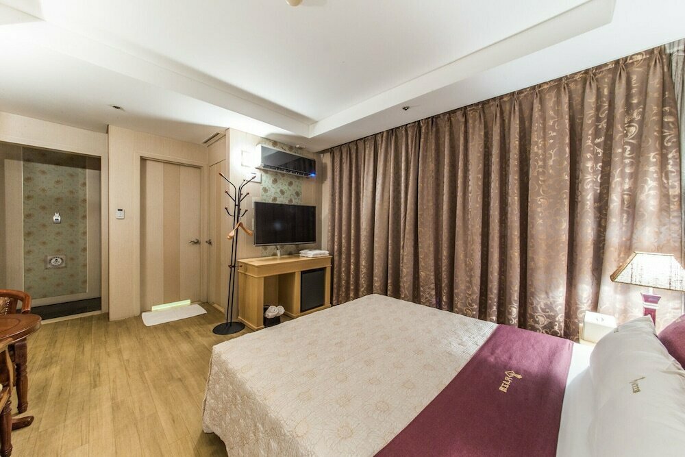 YOUNG STAY - Hostel